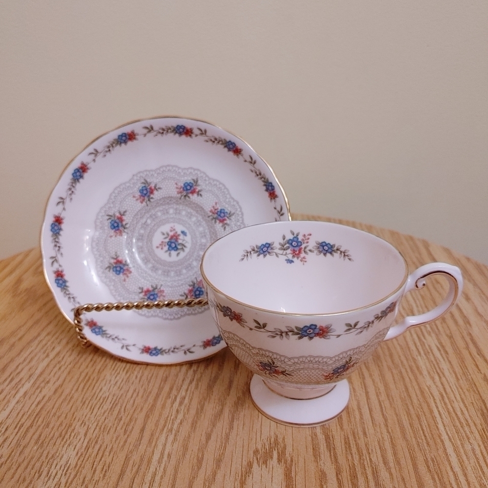 Enchanting Royal Tuscan Honiton Teacup & Saucer English‎ Fine China